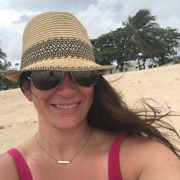 Meet your Posher, Brooke - Picture 1 of 6